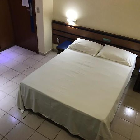 Oft Plaza Oeste Hotel Goiânia Exteriör bild