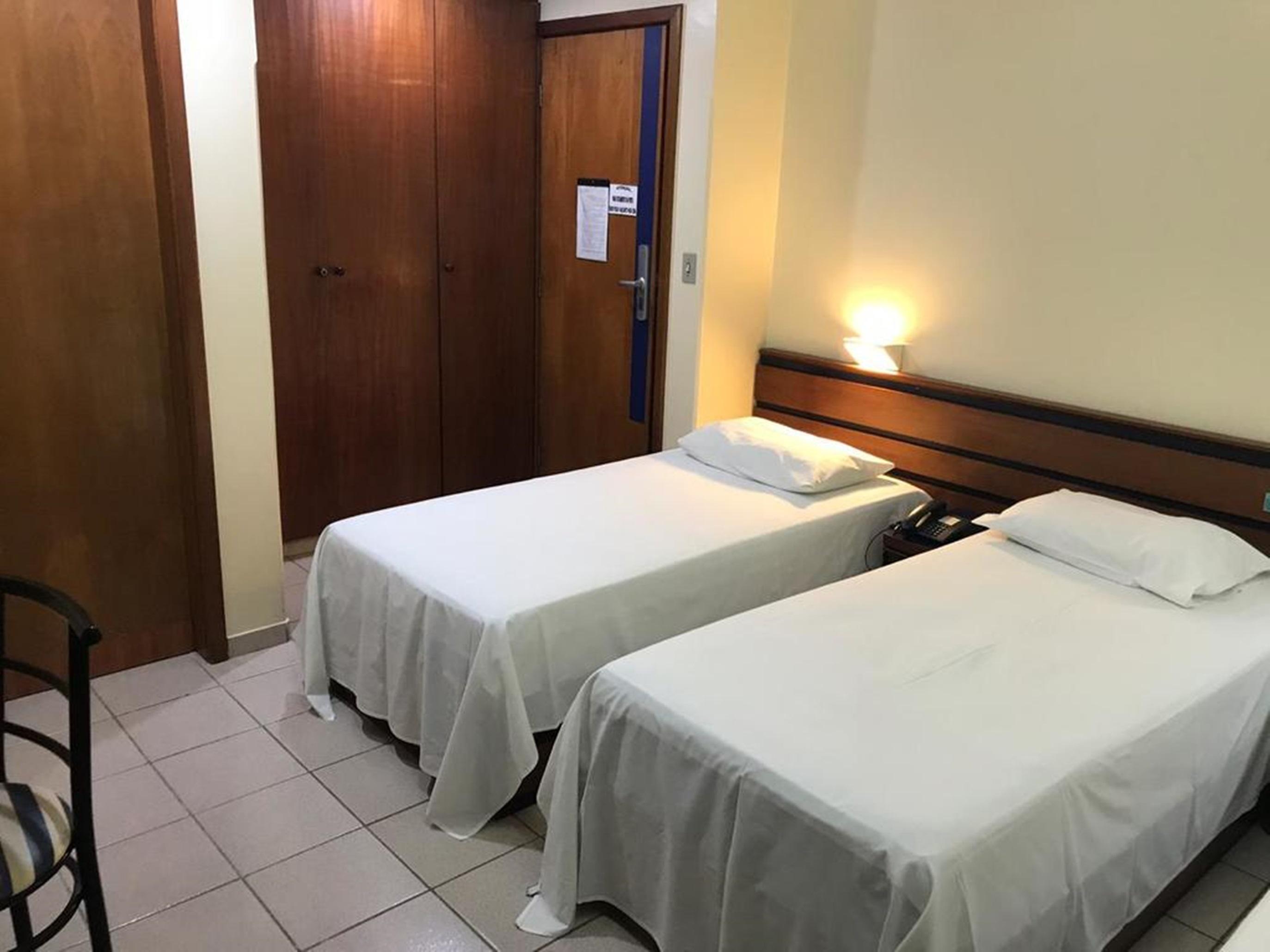 Oft Plaza Oeste Hotel Goiânia Exteriör bild