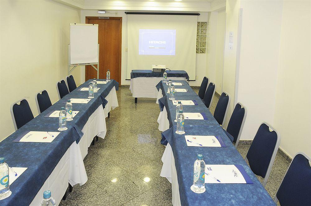Oft Plaza Oeste Hotel Goiânia Exteriör bild