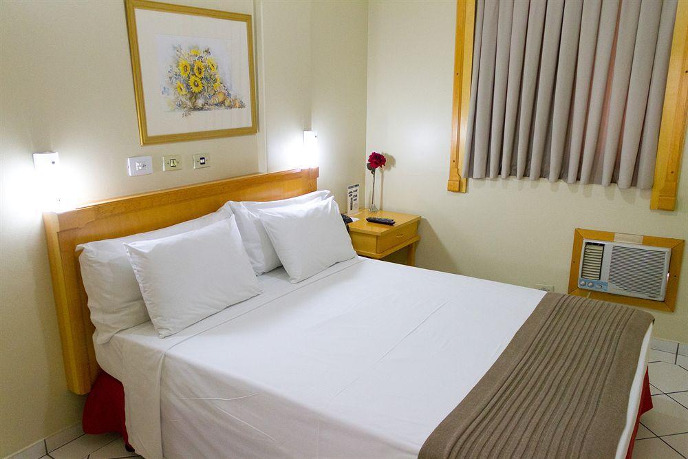 Oft Plaza Oeste Hotel Goiânia Exteriör bild