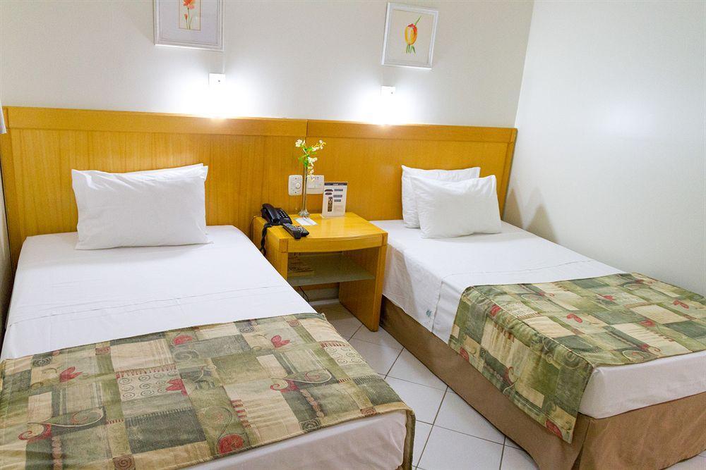 Oft Plaza Oeste Hotel Goiânia Exteriör bild
