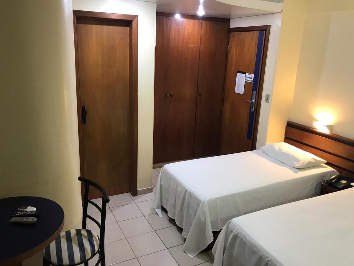 Oft Plaza Oeste Hotel Goiânia Exteriör bild