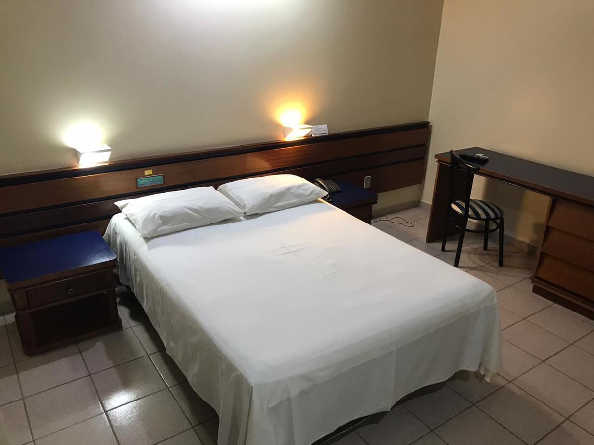 Oft Plaza Oeste Hotel Goiânia Exteriör bild