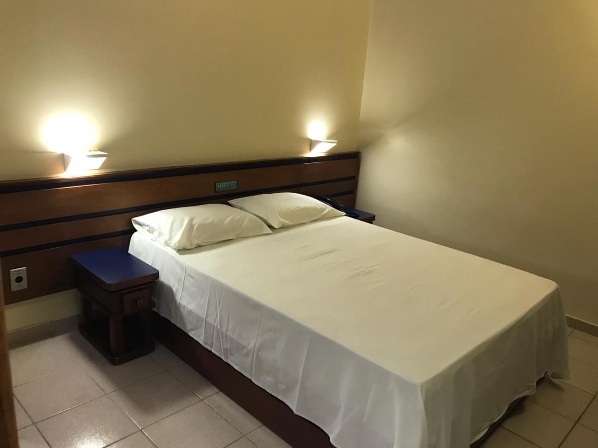 Oft Plaza Oeste Hotel Goiânia Exteriör bild