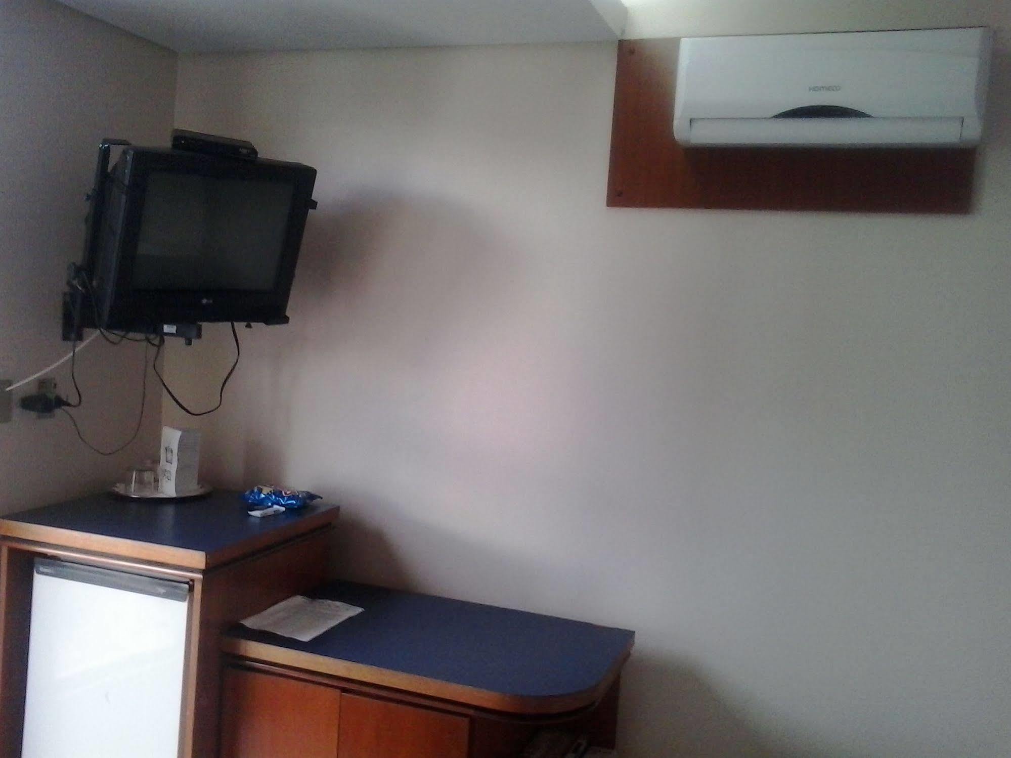 Oft Plaza Oeste Hotel Goiânia Exteriör bild