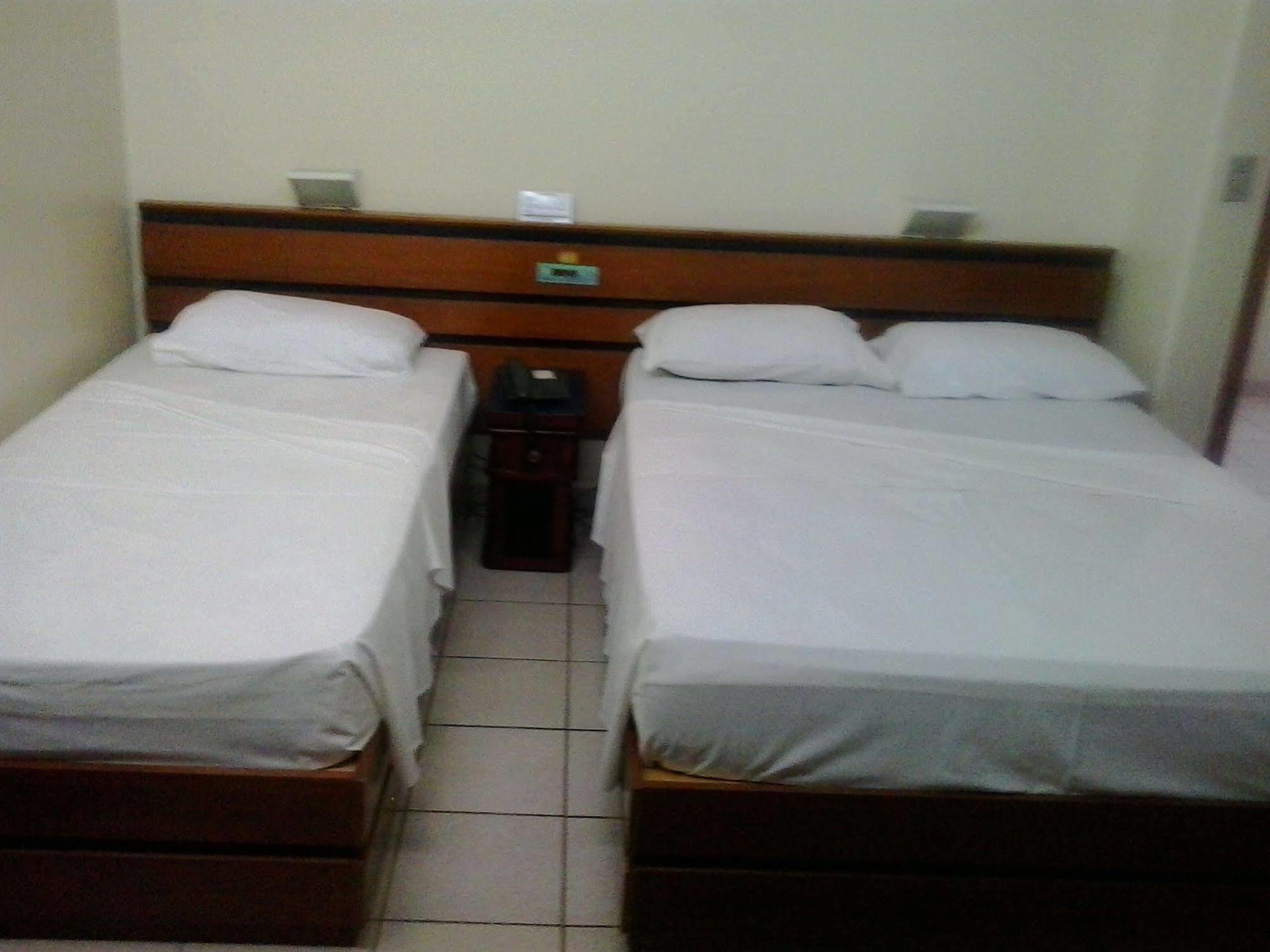 Oft Plaza Oeste Hotel Goiânia Exteriör bild
