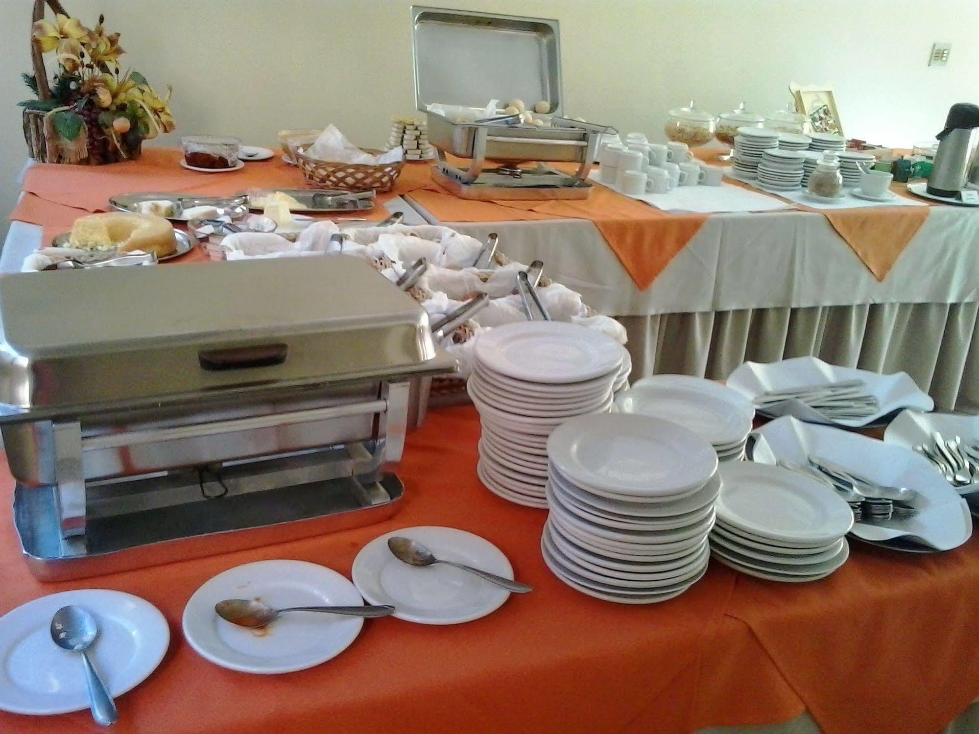 Oft Plaza Oeste Hotel Goiânia Exteriör bild