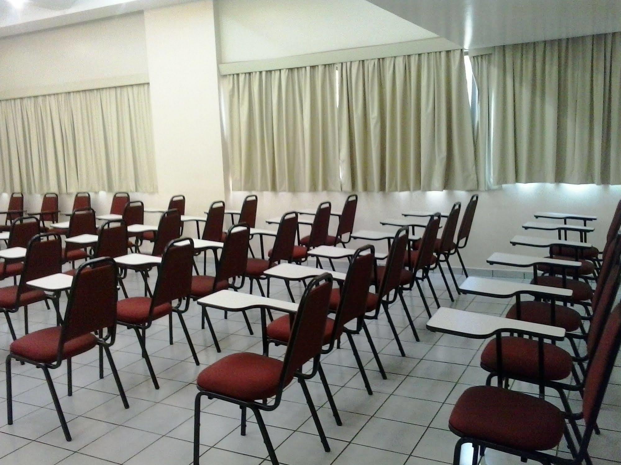 Oft Plaza Oeste Hotel Goiânia Exteriör bild