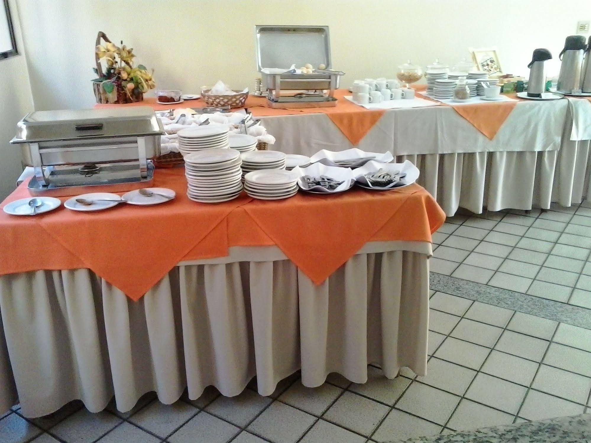 Oft Plaza Oeste Hotel Goiânia Exteriör bild